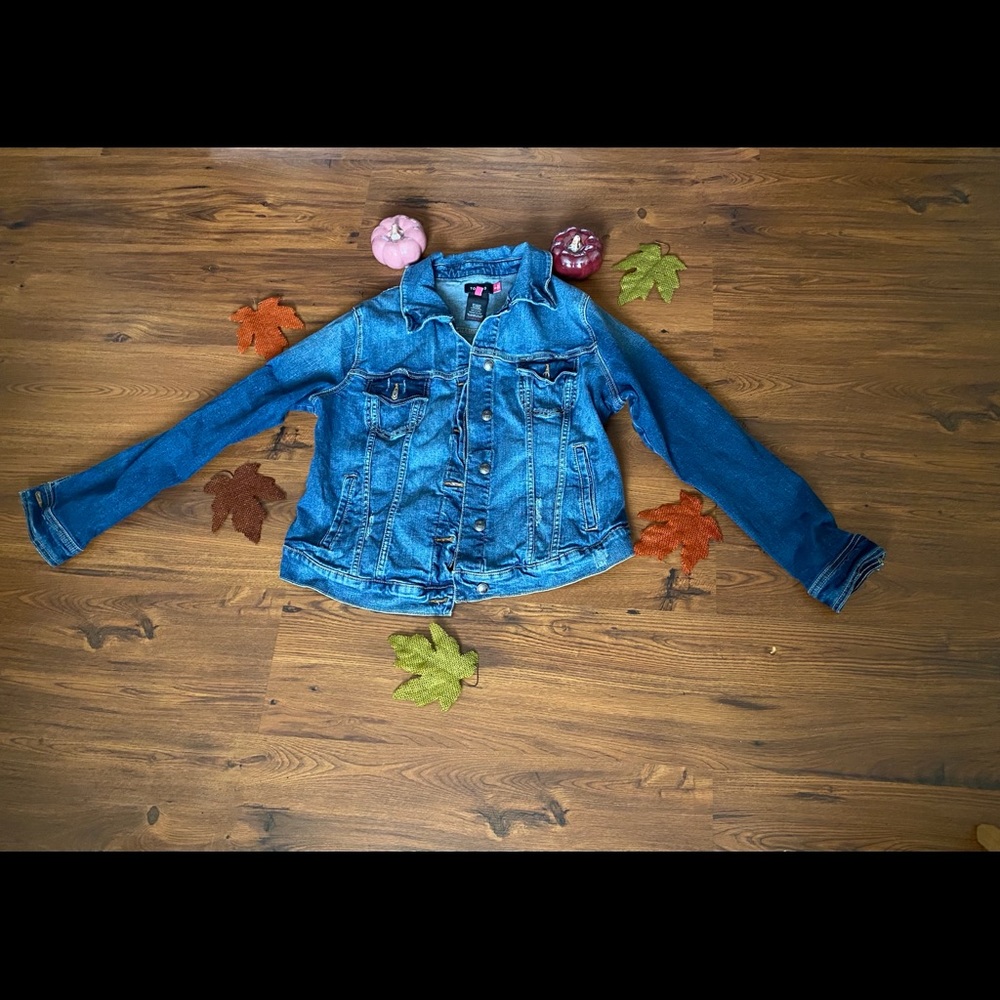 Excellent condition-Torrid Blue Jean jacket - Picture 4 of 4